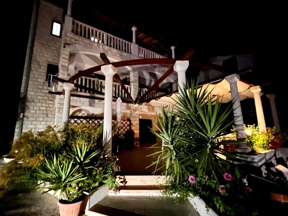 Vila Vera Seafront Apartments Sumartin Bagian luar foto