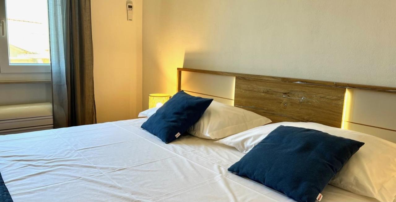 Vila Vera Seafront Apartments Sumartin Bagian luar foto