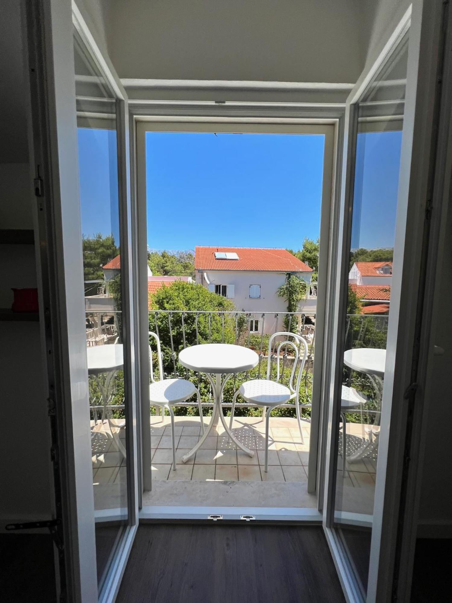 Vila Vera Seafront Apartments Sumartin Bagian luar foto