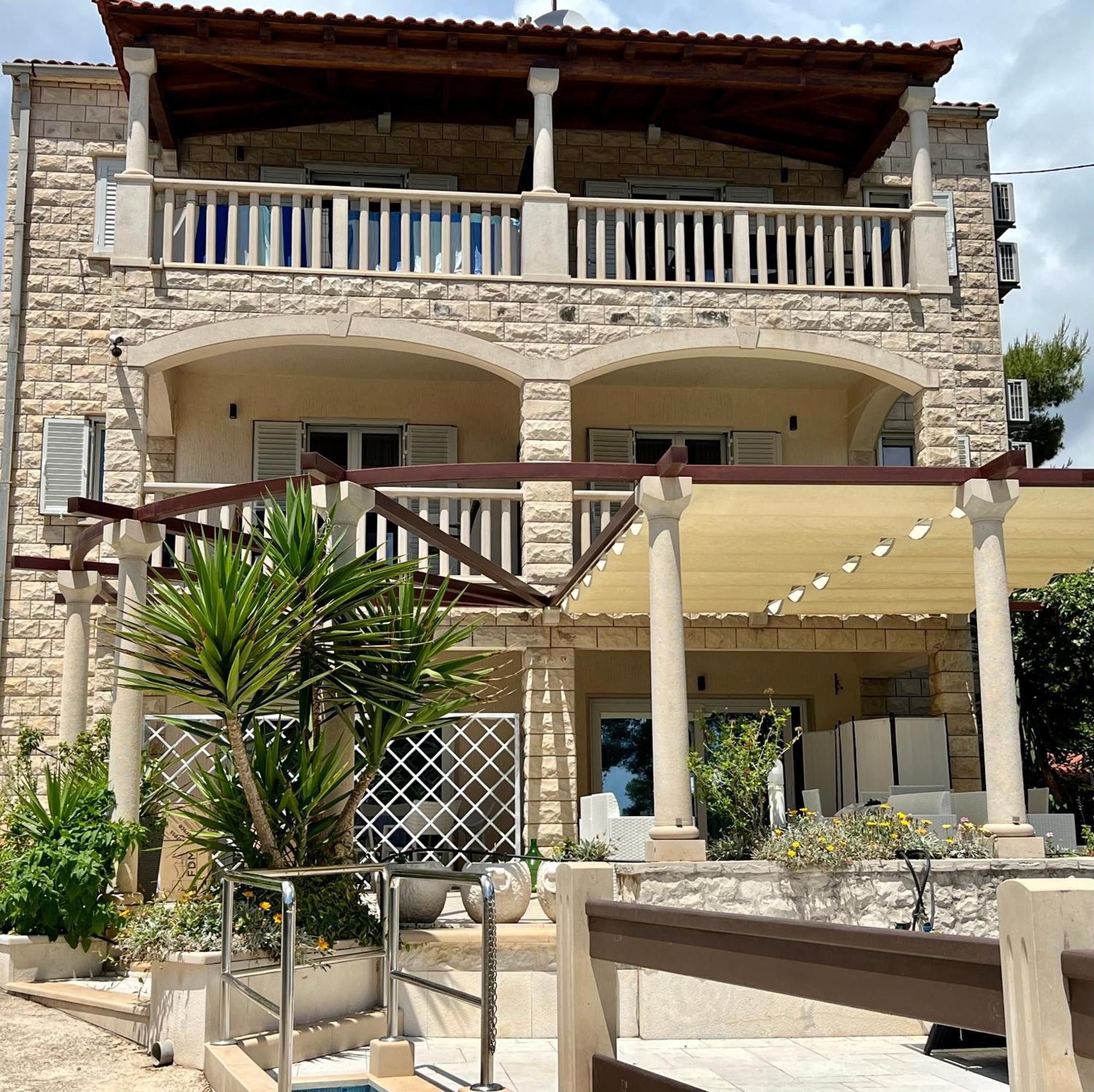 Vila Vera Seafront Apartments Sumartin Bagian luar foto